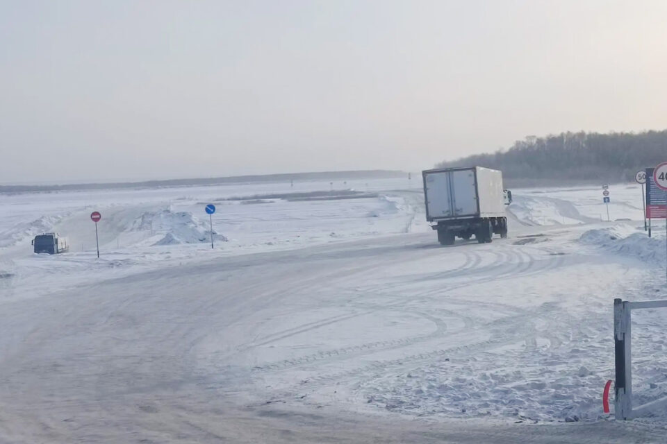 В Якутии увеличили грузоподъёмность ледового автозимника Якутск — Нижний Бестях