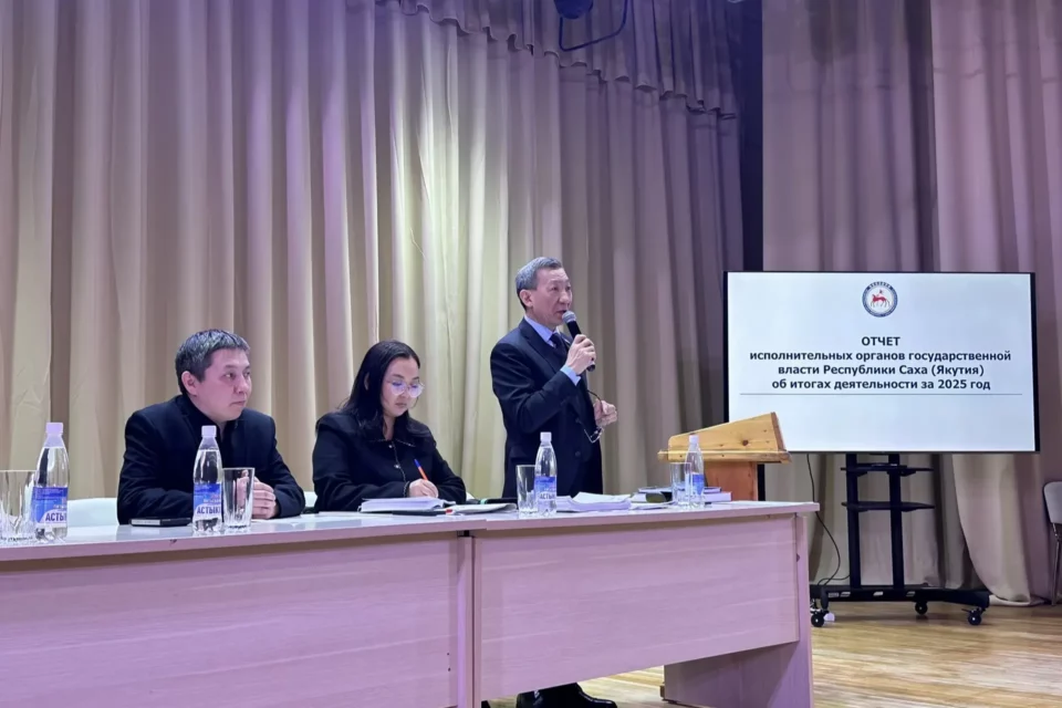 Правительственная группа отчитывается перед жителями Горного района Якутии