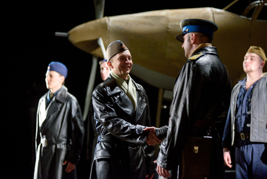 На фото: якутские театралы —  победители конкурса разных лет