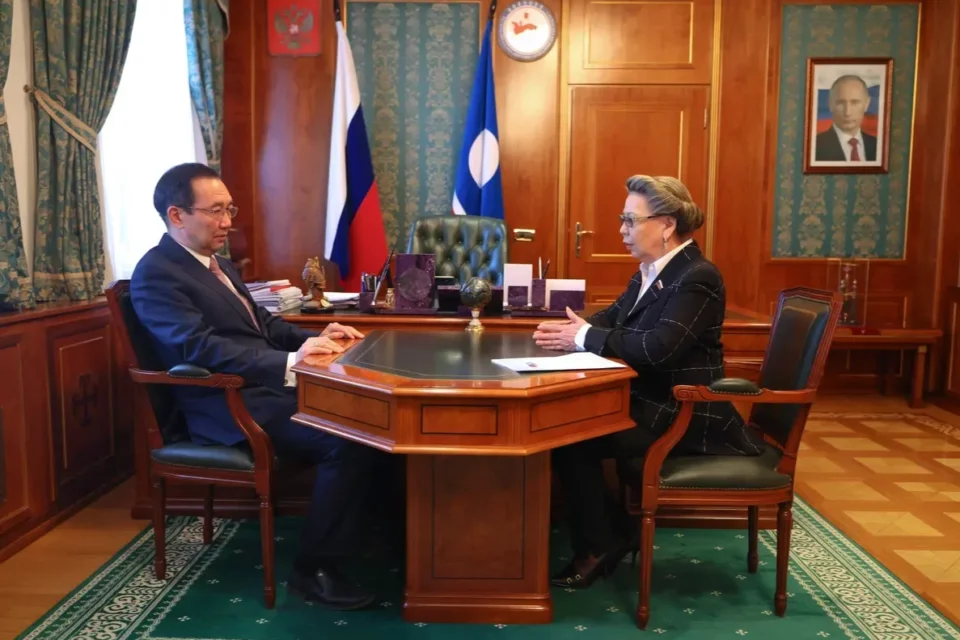 Айсен Николаев провёл рабочую встречу с Галиной Данчиковой