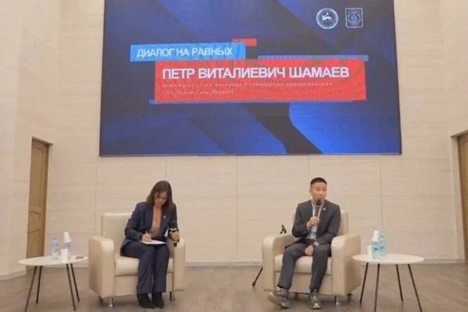 Министр молодежи Якутии встретился со школьниками и студентами в Нерюнгри