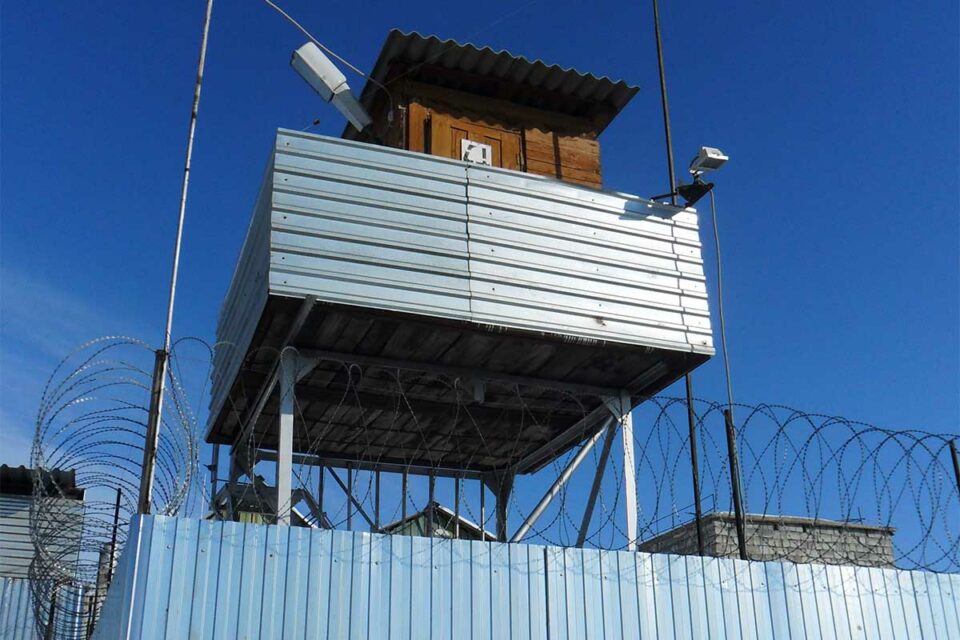 Жителю Якутска суд отменил условный срок и отправил в колонию строгого режима