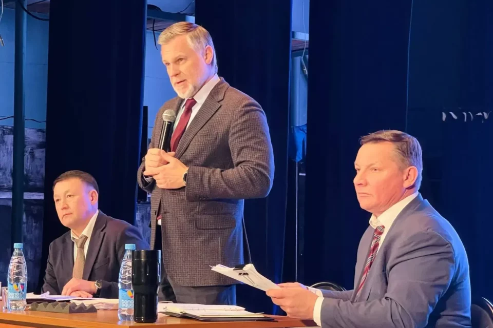 Кирилл Бычков провёл отчёт правительства перед жителями Нижнего Куранаха