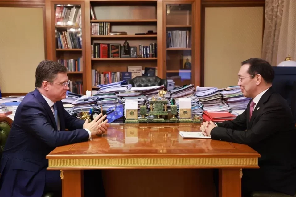 Айсен Николаев обсудил с Александром Новаком повышение эффективности энергетики Якутии