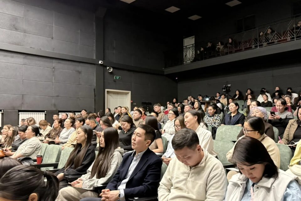 Молодежь Нюрбы и эксперты АГУИККИ разрабатывают стратегию развития улуса