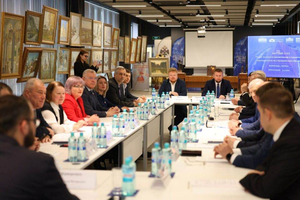 Делегация Якутии в ЛНР приняла участие в круглом столе по сохранению памяти защитников Отечества