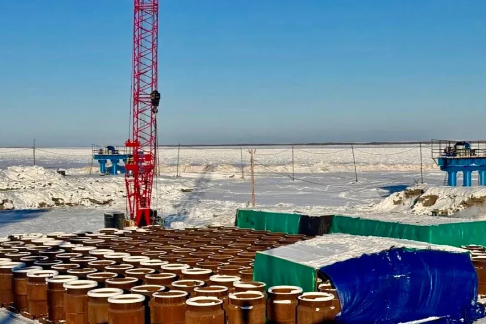 На строительстве Ленского моста стартовали работы в русле реки