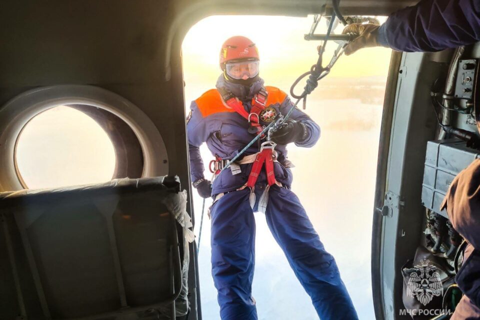 Якутские спасатели МЧС России провели тренировку на высоте