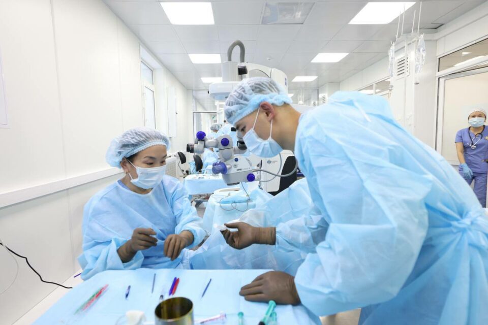 Бригада мобильных офтальмологов проведет операции в Верхоянском районе