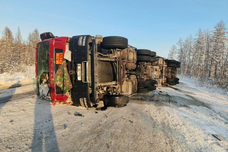 Госавтоинспекция Якутии: водитель опрокинувшейся цистерны был пьян
