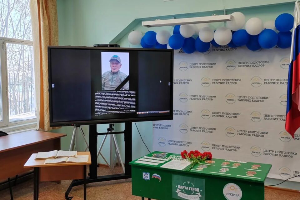 «Парту героя» открыли в Жиганском подразделении Центра подготовки рабочих кадров
