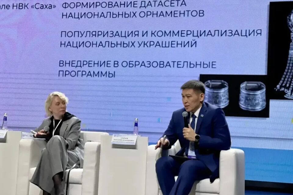 Анатолий Семенов выступил на пленарной сессии ЯТЭК об ИИ