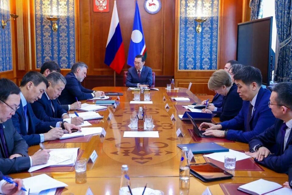 Глава Якутии поручил отработать все вопросы, поступившие в ходе отчета правительства
