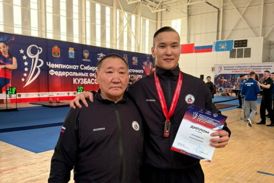 Якутский гиревик Владимир Олёнов стал призёром чемпионата Сибири и Дальнего Востока