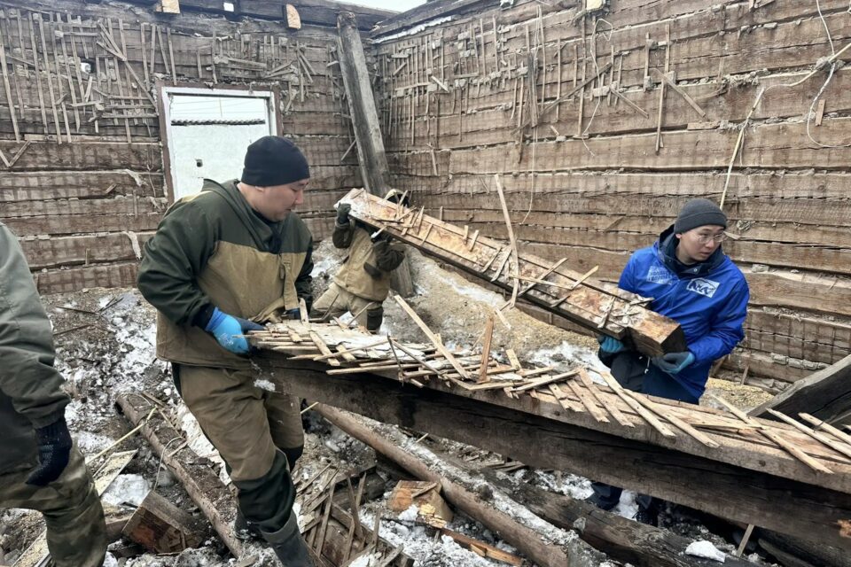 Более 50 семьям Хангаласского улуса помогли отряды Молодежного десанта