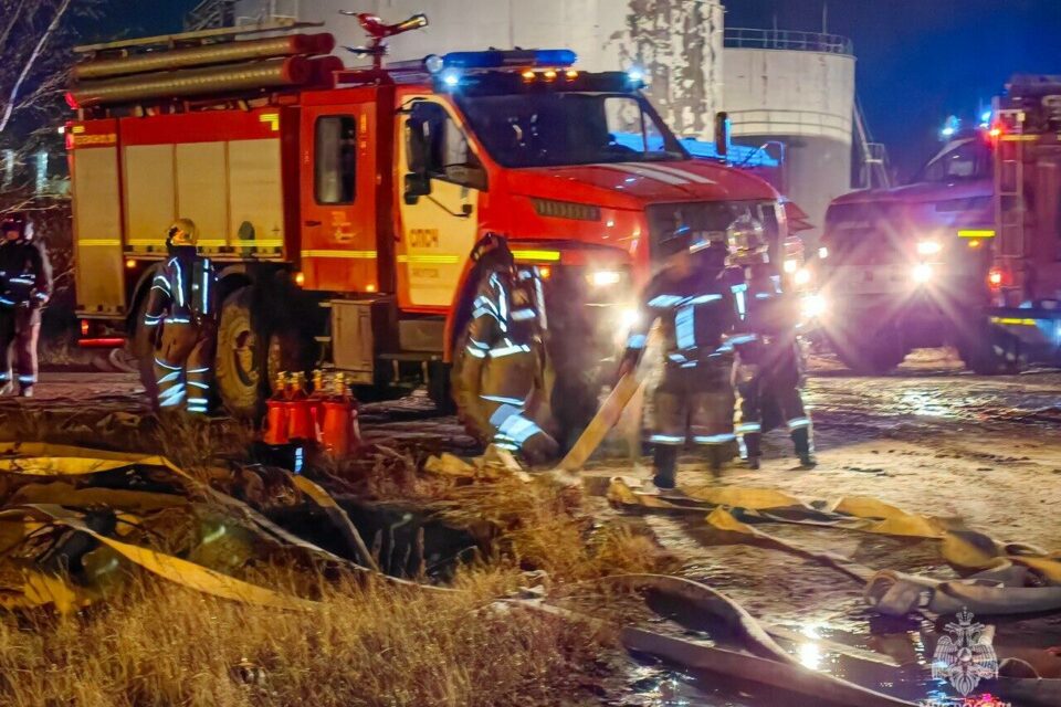 Пожар произошел в здании торгового комплекса «Юнимолл»