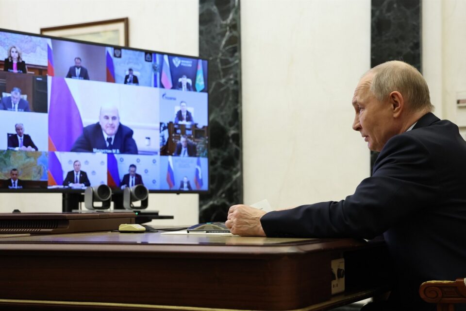 Айсен Николаев принял участие в совещании Владимира Путина