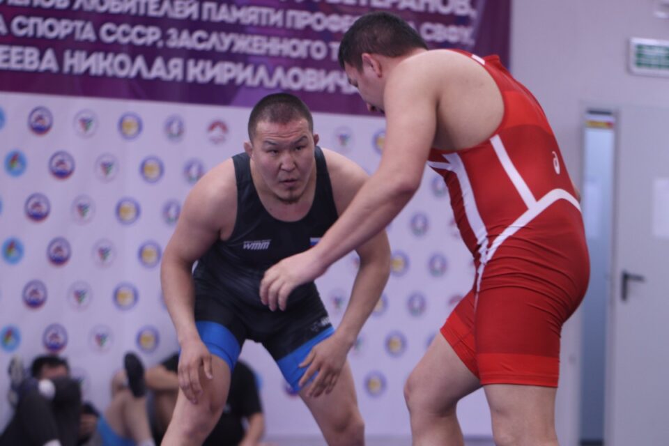 В Якутске выявили чемпионов республики по вольной борьбе среди ветеранов