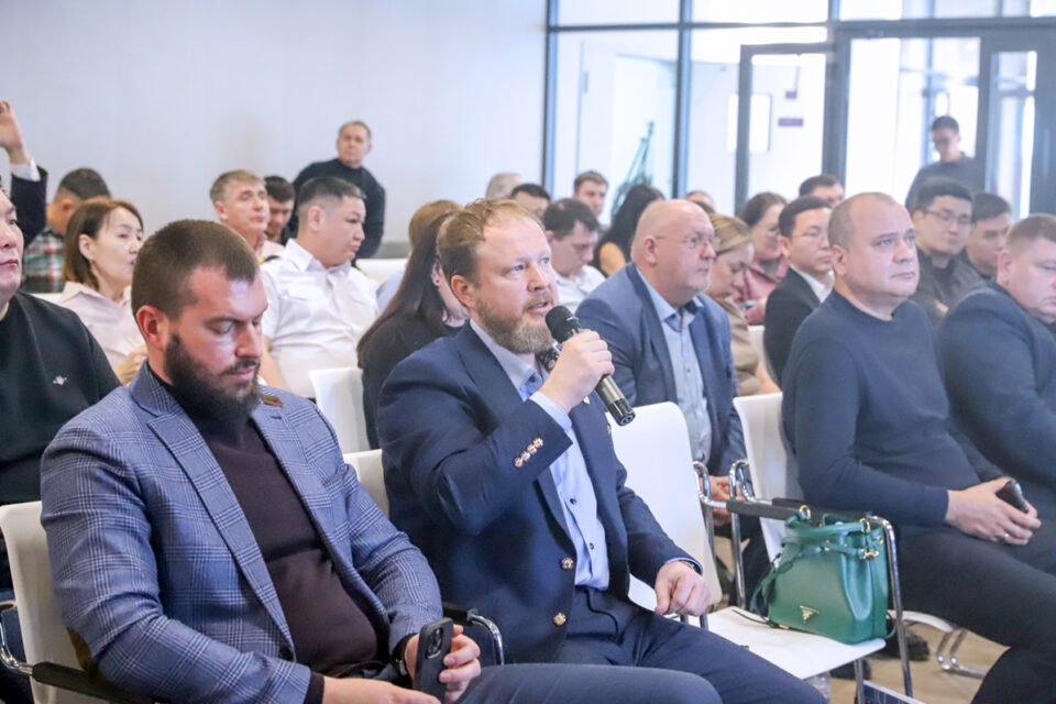 «Железные дороги Якутии» обсудили с предпринимателями логистику и северный завоз
