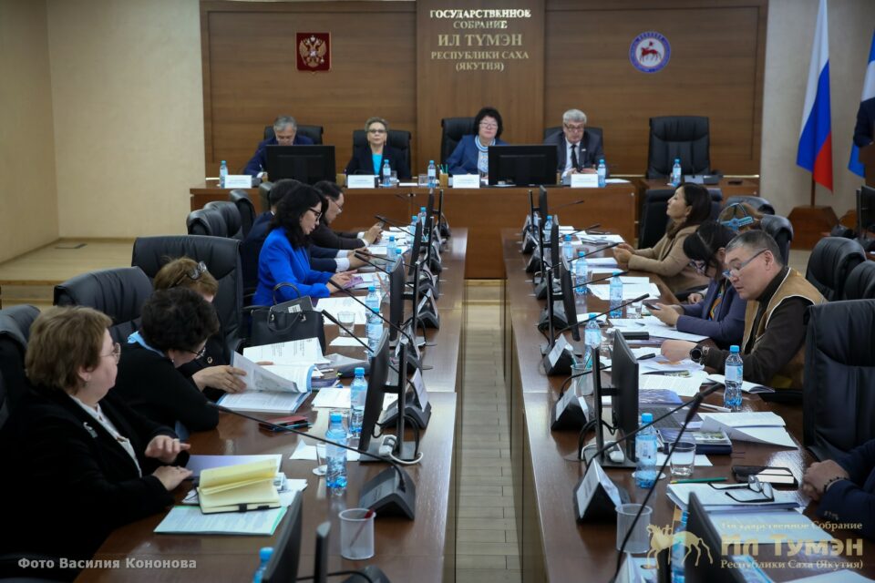 В Ил Тумэне провели заседание Ассамблеи депутатов-представителей КМНС