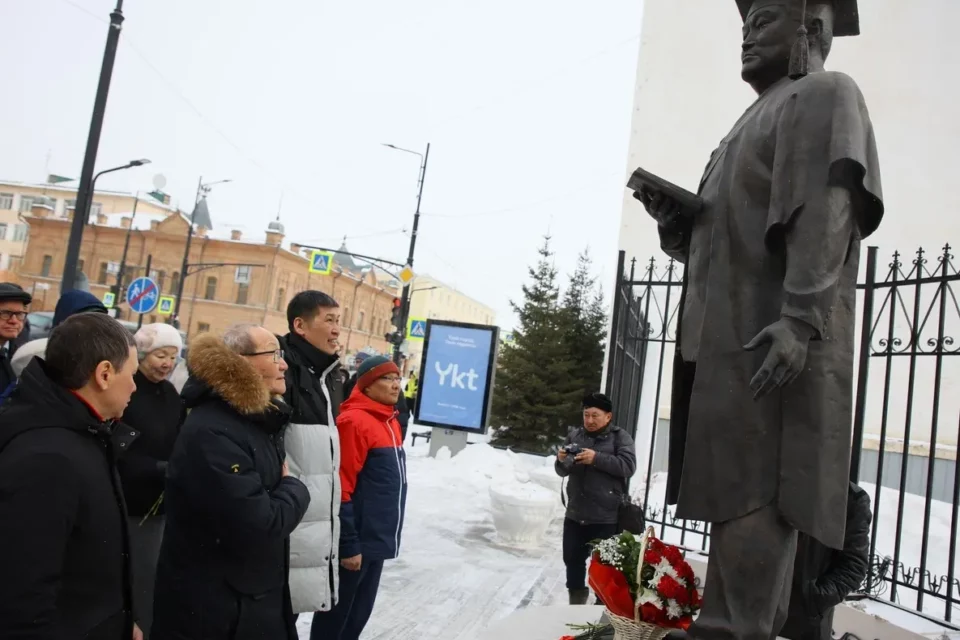 В Якутске почтили память государственного деятеля Василия Филиппова