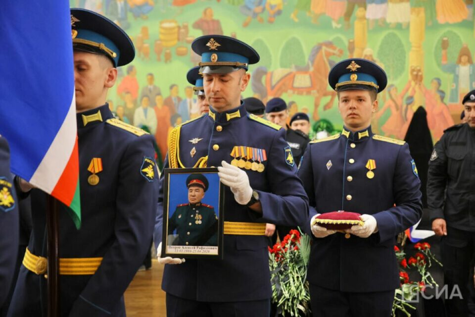 В Якутске простились с Героем России Алексеем Петровым