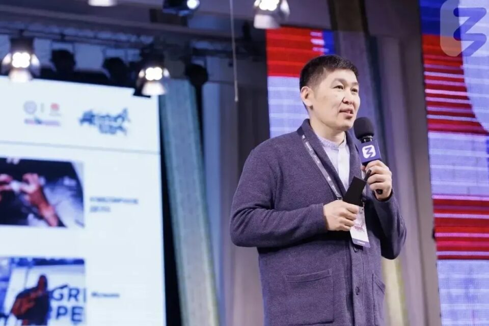 Анатолий Семенов рассказал якутским школьникам о креативной экономике на марафоне «Знание. Первые»