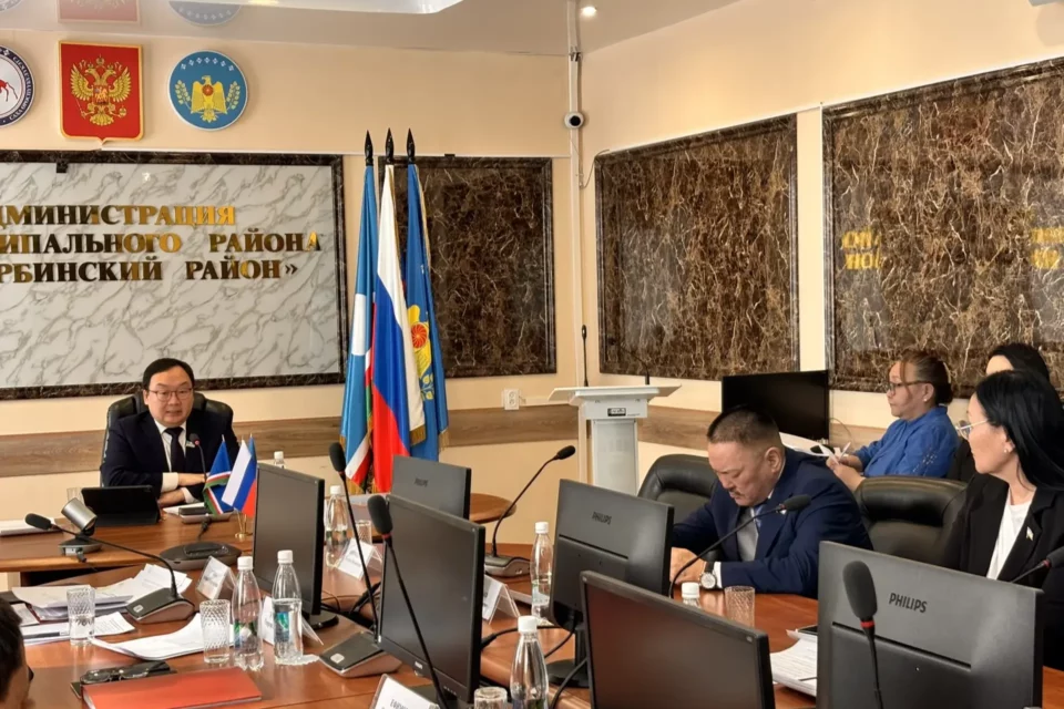 Зампред правительства Якутии Георгий Степанов провел выездное заседание по поддержке участников СВО в Нюрбе