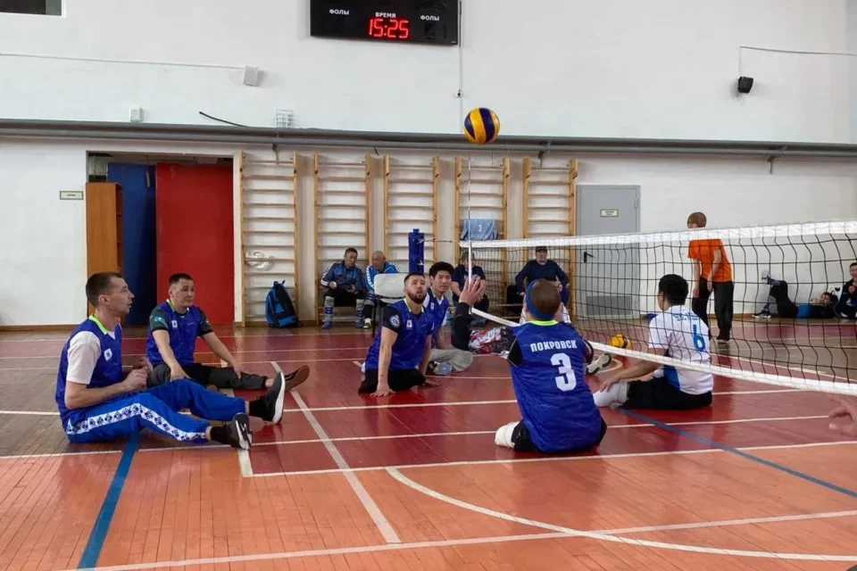 Ветераны СВО выступили на чемпионате по волейболу сидя
