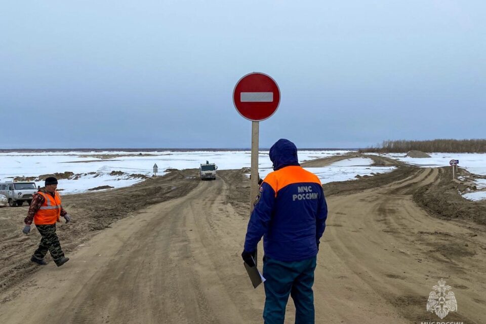 В Якутии закрылись ледовые переправы и автозимники