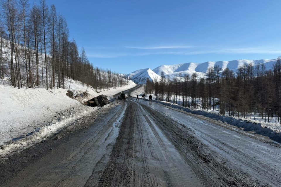 Водитель большегруза погиб в ДТП в Якутии