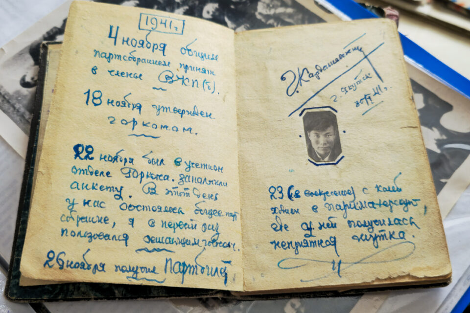 Сотни документов о жизни Георгия Кардашевского переданы в Национальный архив Якутии