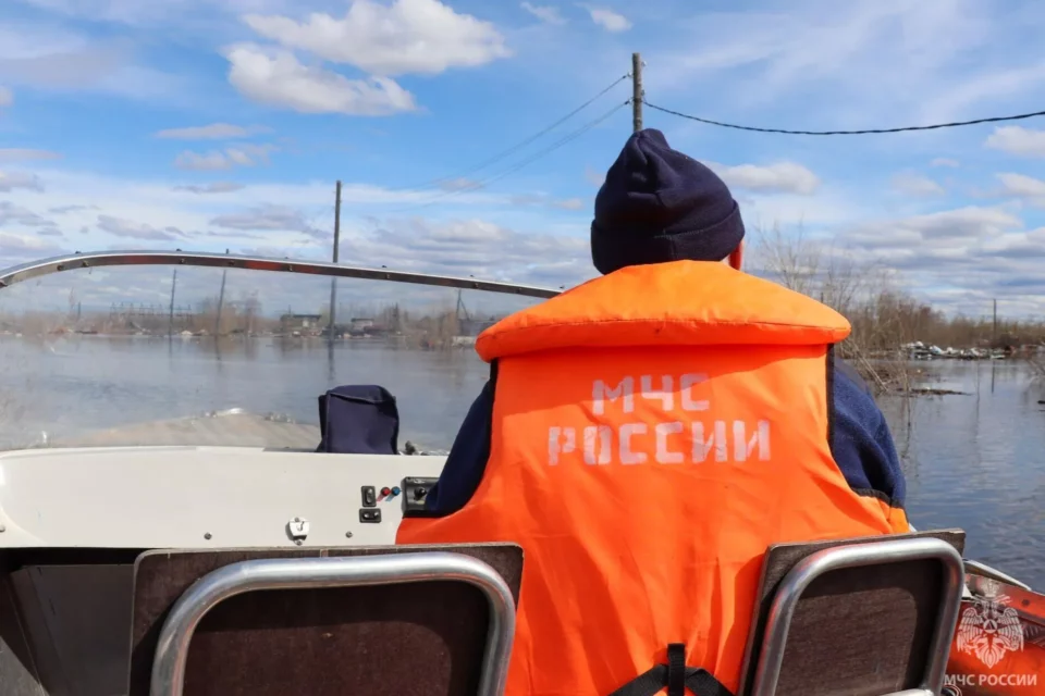 В период ледохода выход маломерных судов на воду категорически запрещен