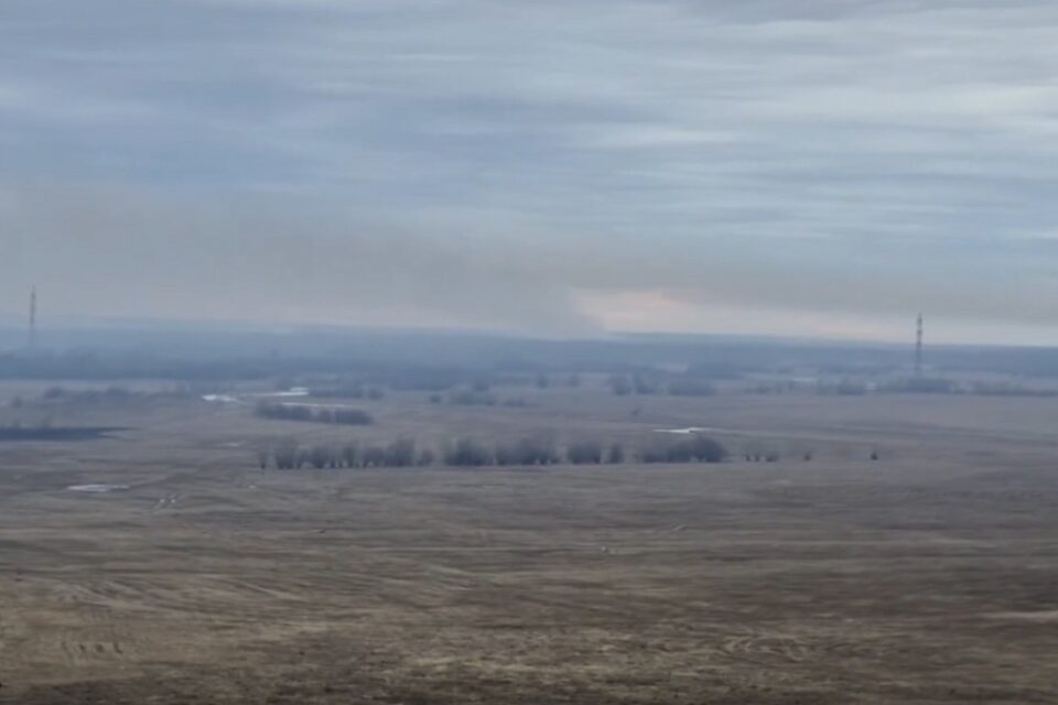 Якутск заволокло дымом от пожара на острове