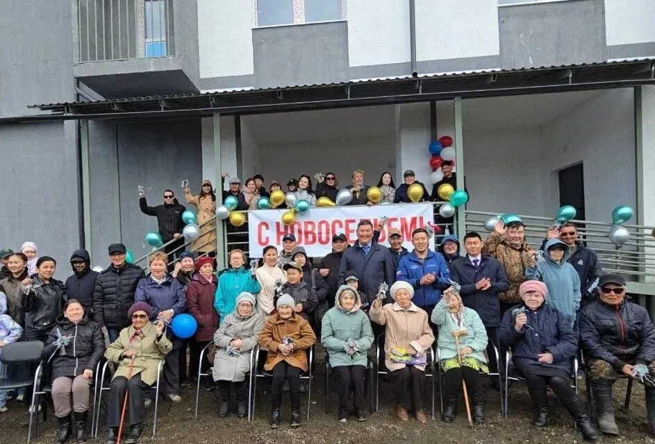 В Среднеколымске ввели первый каменный дом для переселенцев из аварийного жилья