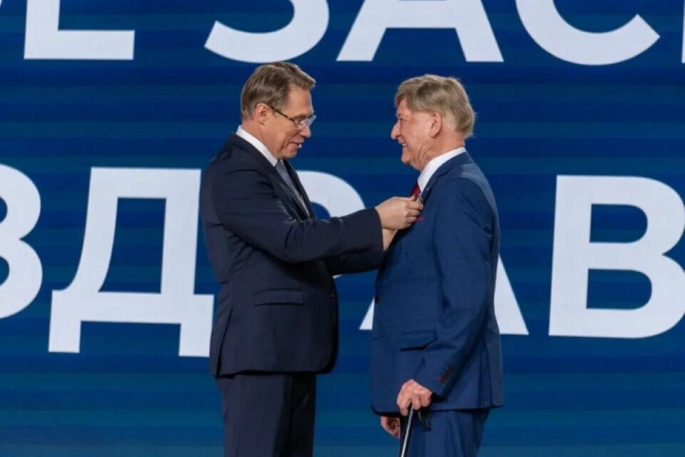 Якутянин награжден медалью «За заслуги перед отечественным здравоохранением»