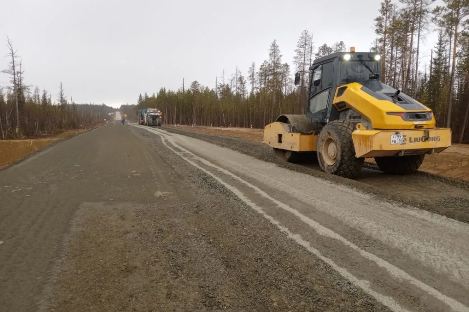 В Якутии приводят в порядок более 17 км опорной сети региональных автодорог
