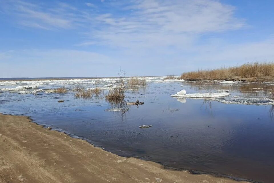 В Якутске и пригородах ввели отключения света из-за угрозы подтопления