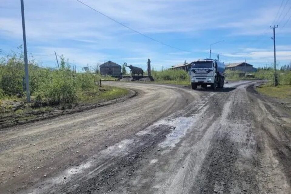 «Дороги Арктики» вывели на дороги Верхоянского района новые поливомоечные машины