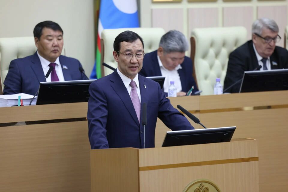 Айсен Николаев отчитался перед народными депутатами: Ил Тумэн одобрил работу правительства