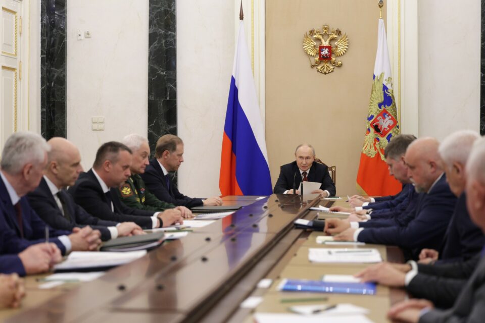 Владимир Путин провел совещание по обеспечению топливом внутреннего рынка