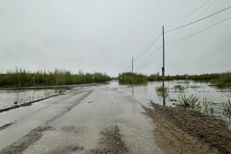 На нескольких участках дорог в Якутии сохраняются подтопления и ограничения движения
