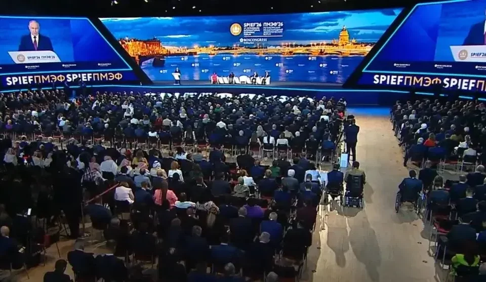 Глава Якутии принял участие в пленарном заседании ПМЭФ-2026 с участием Владимира Путина