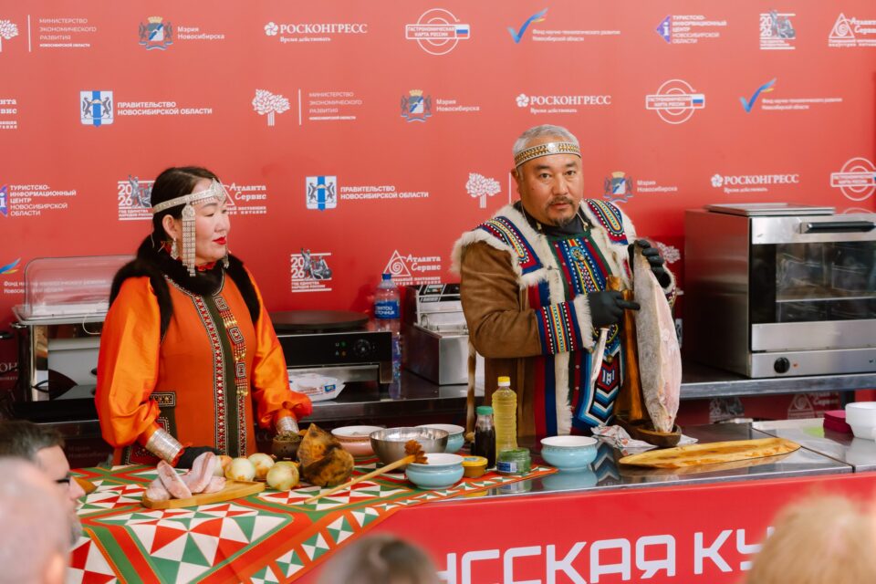 Якутскую строганину представили на форуме сибирского гостеприимства в Новосибирске