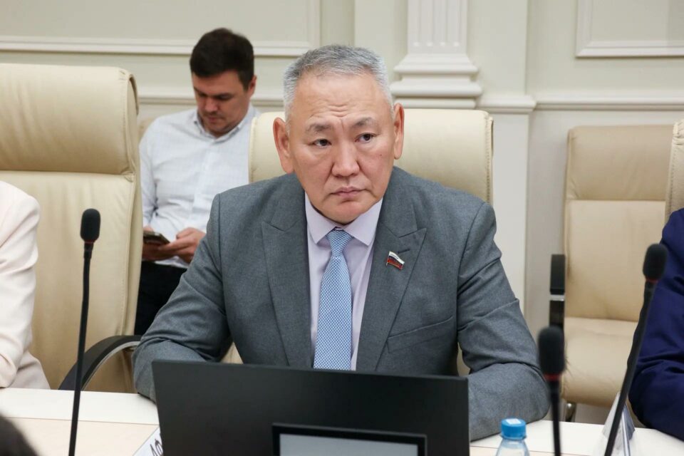 Сахамин Афанасьев: указ президента РФ о мерах поддержки педагогов является своевременным и стратегически важным шагом