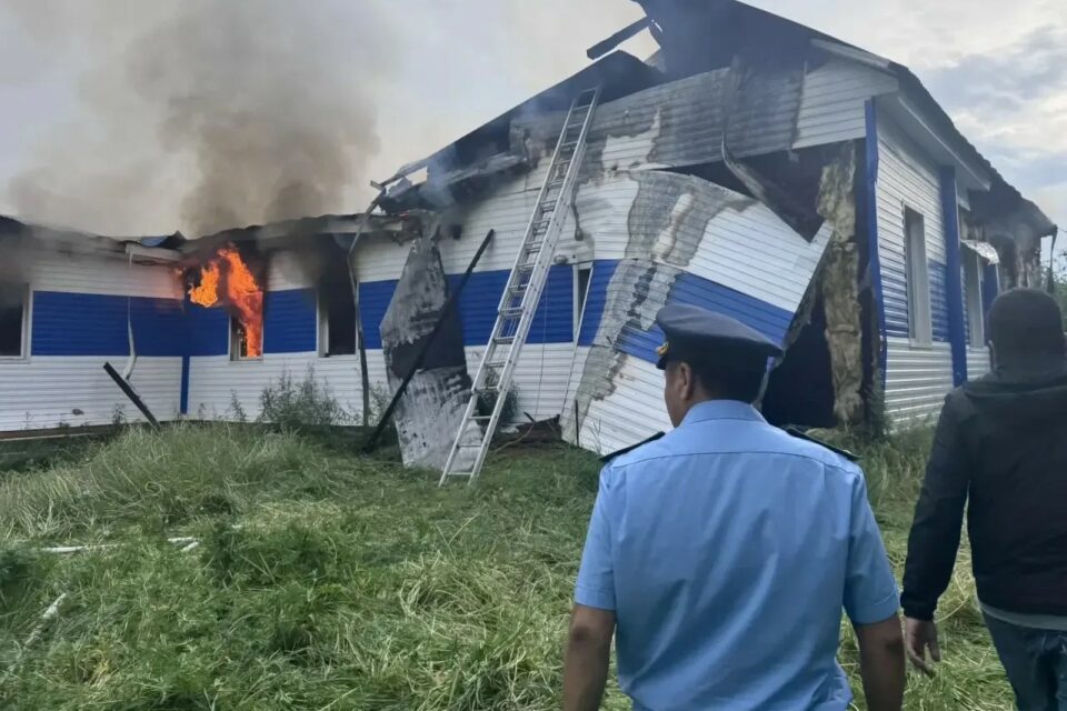 В Сунтарском районе сгорела школа
