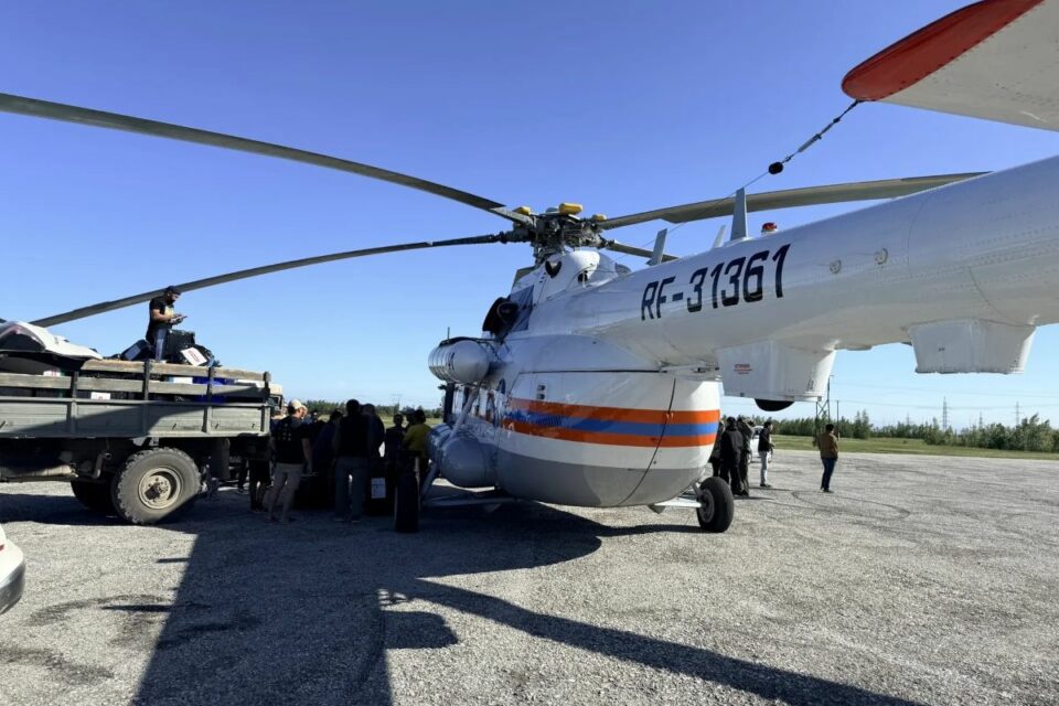 Вертолет МЧС доставит гуманитарный груз в пострадавший от паводка Верхоянский район