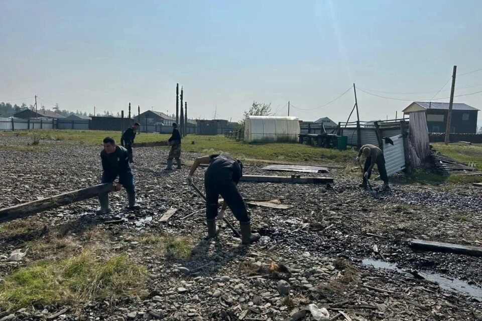 Восстановительные работы ведутся в пострадавших от паводка районах Якутии