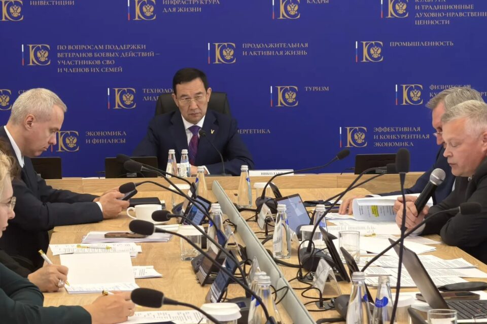 Айсен Николаев провел заседание комиссии Госсовета по энергетике 