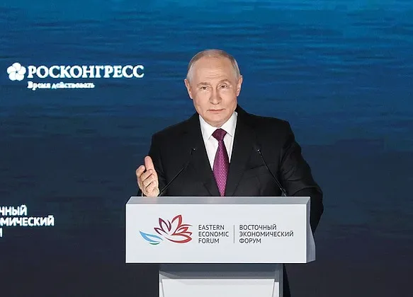 Владимир Путин привел в пример другим регионам креативный кластер «Квартал труда» в Якутске